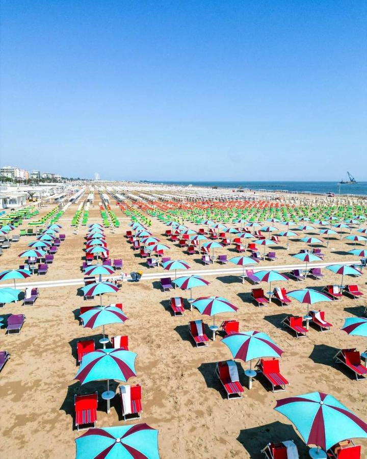 Hotel Clara Rimini Bagian luar foto